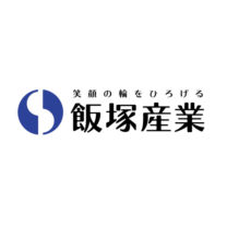 飯塚産業 ロゴ